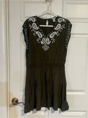Sage green Embroidered V-Neck Tunic Dress with White Detailing
